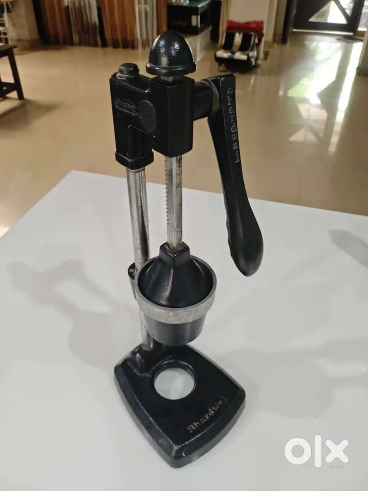 Mannual fruit juicer
