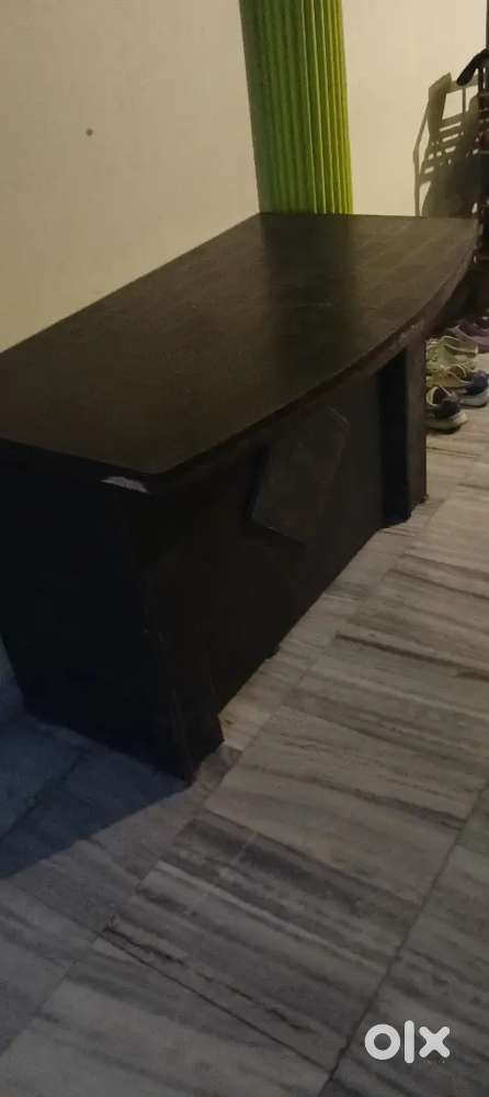 OFFICE TABLE NEW CONDITION