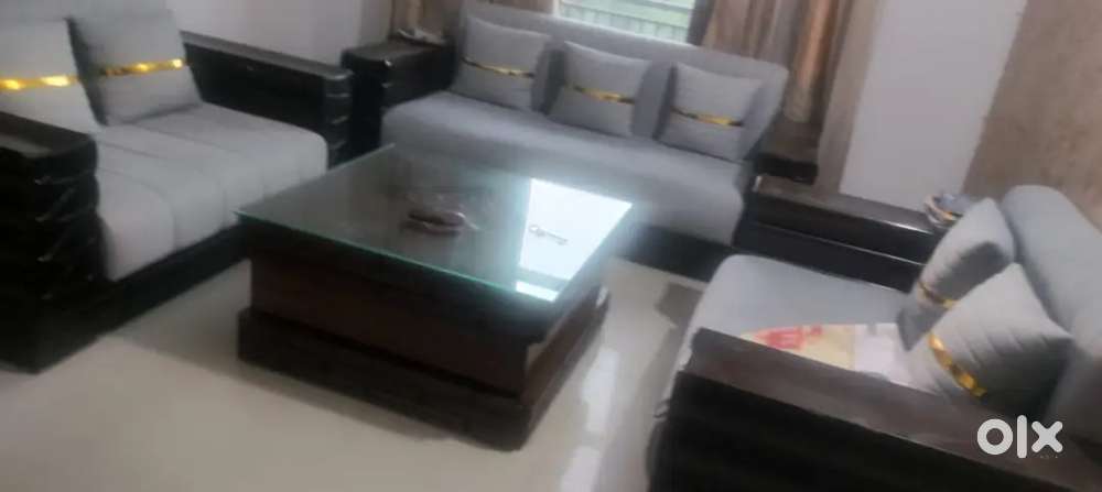 7 sitter sofa with centre table