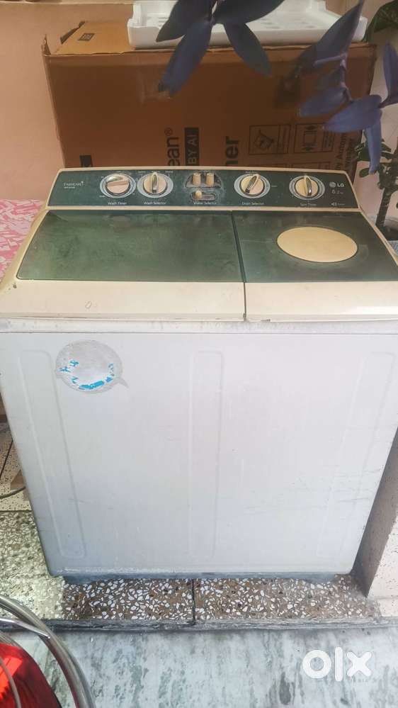 LG semi-automatic washing machine