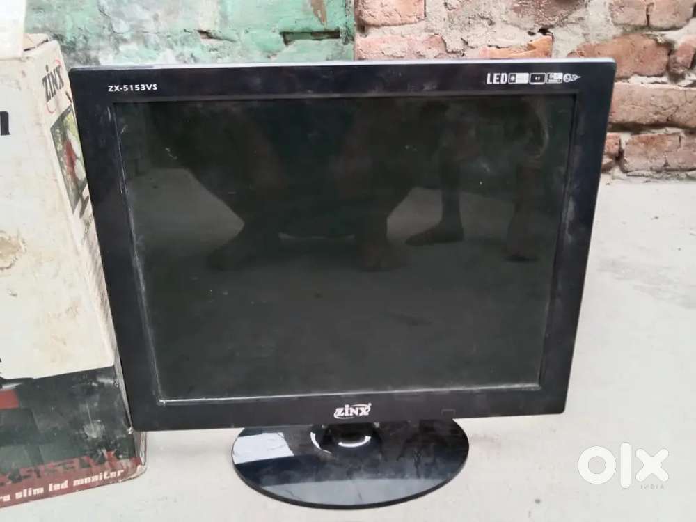 Pc led 15 inch new condition