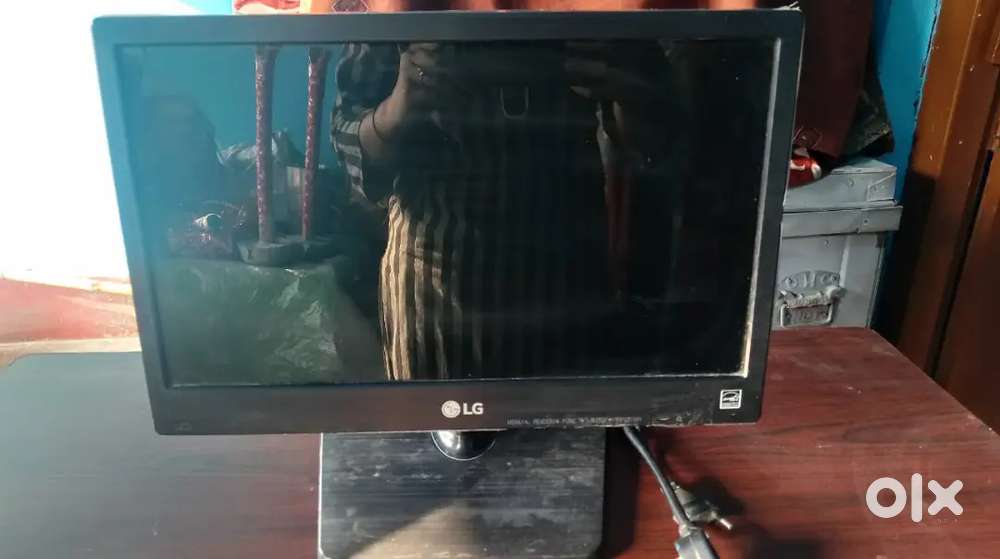 कंप्यूटर बेच रहे है