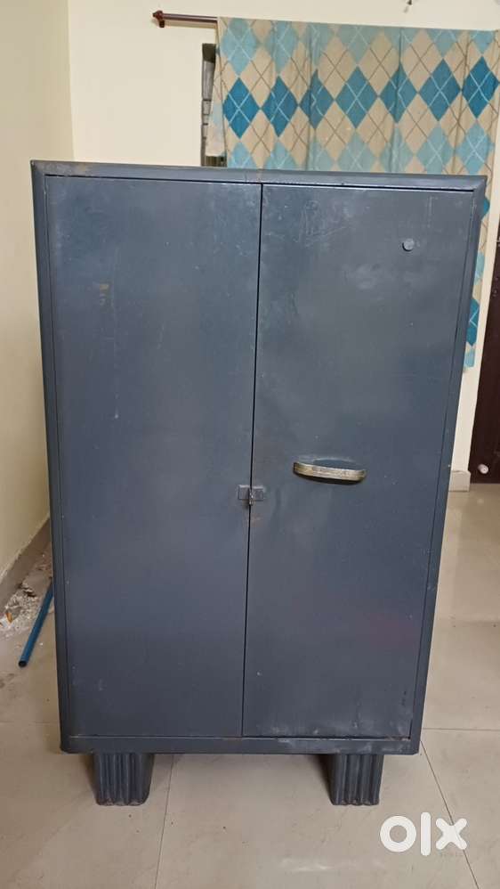 Almira and table for sale