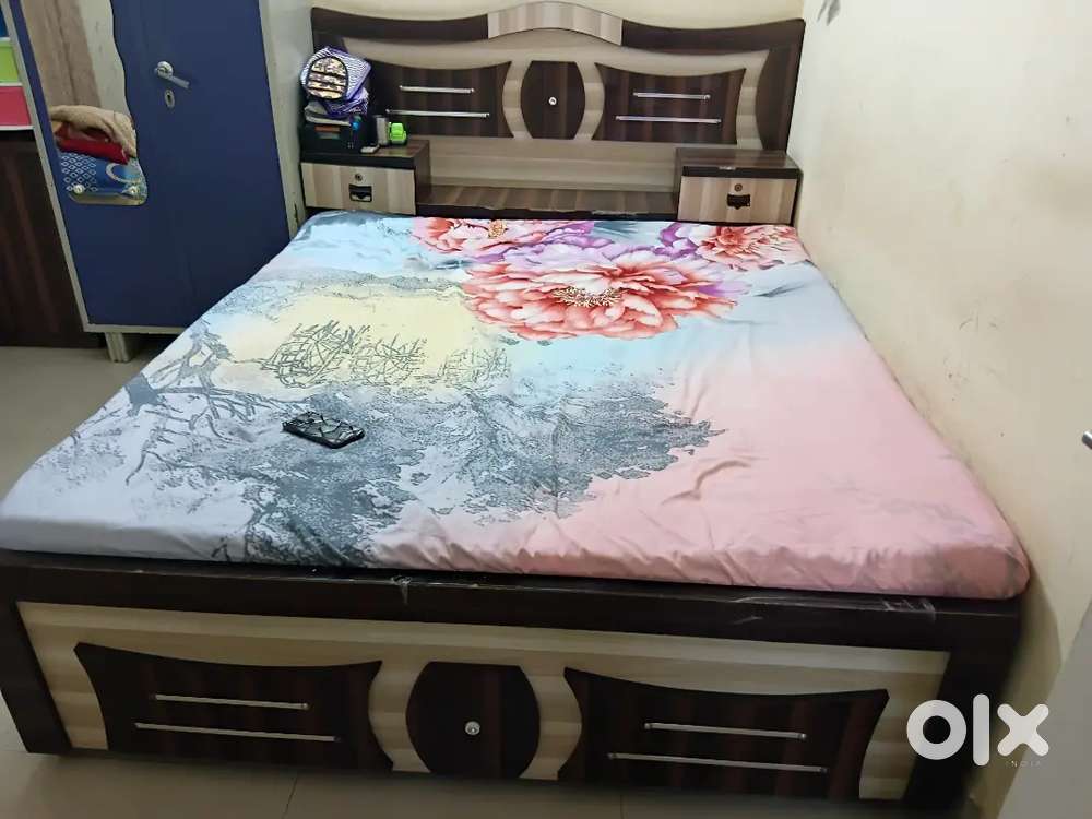 Bed 6 by 6 with white cotton matrix