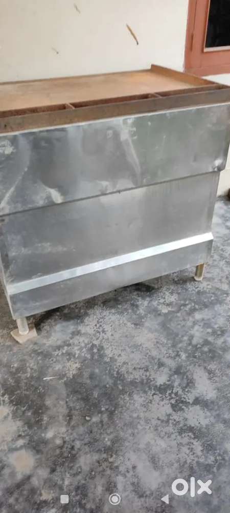 Urgent sell stainless steel counter, steel table, plastic table