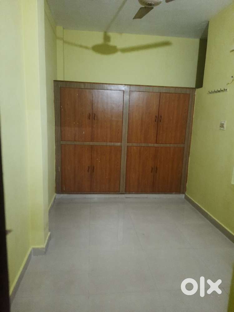 1 Room only boys INDIRA NAGAR SEC-9