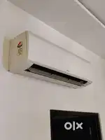 Hitachi air conditioner 3 years used top condition