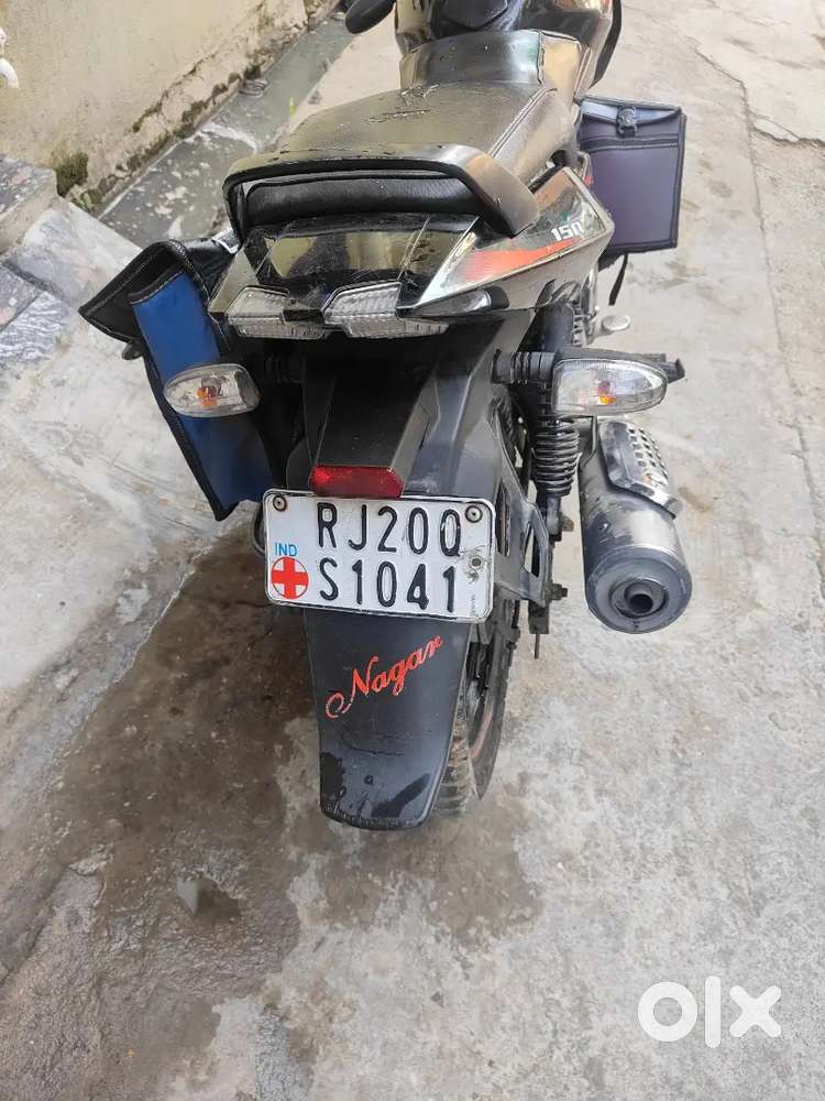 One hand bike bilkul clean 52k  se kam kimat wale pls message na Karen