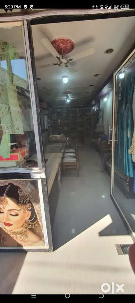 Showroom commercial space for rent