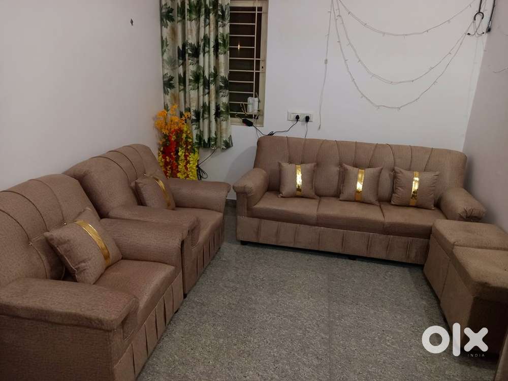Sofa for sale 5 piece with 5 Seating rests