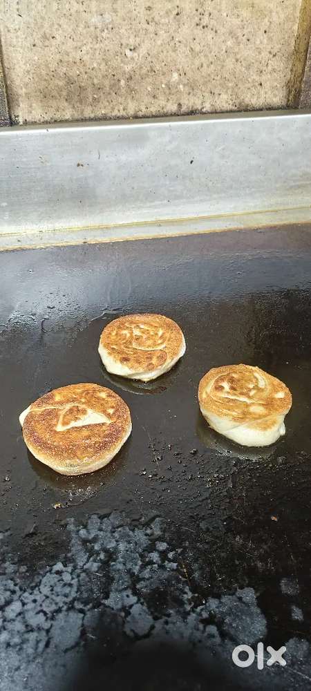 Restaurant captain/waiter/cashier