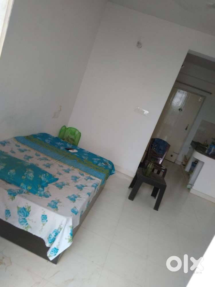 Fully Furnished Flat on Main Tonk Road