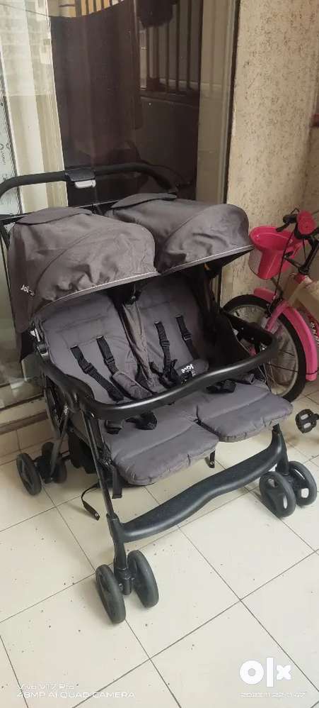 Twin babies pram and stroller - hardly used 3-4 times