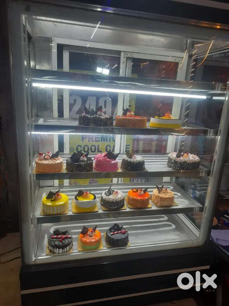 Cool cake display running condition neat and good