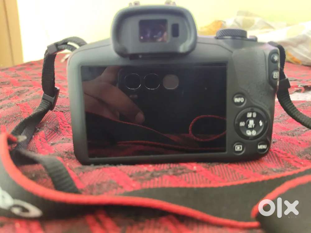 Canon eos r100