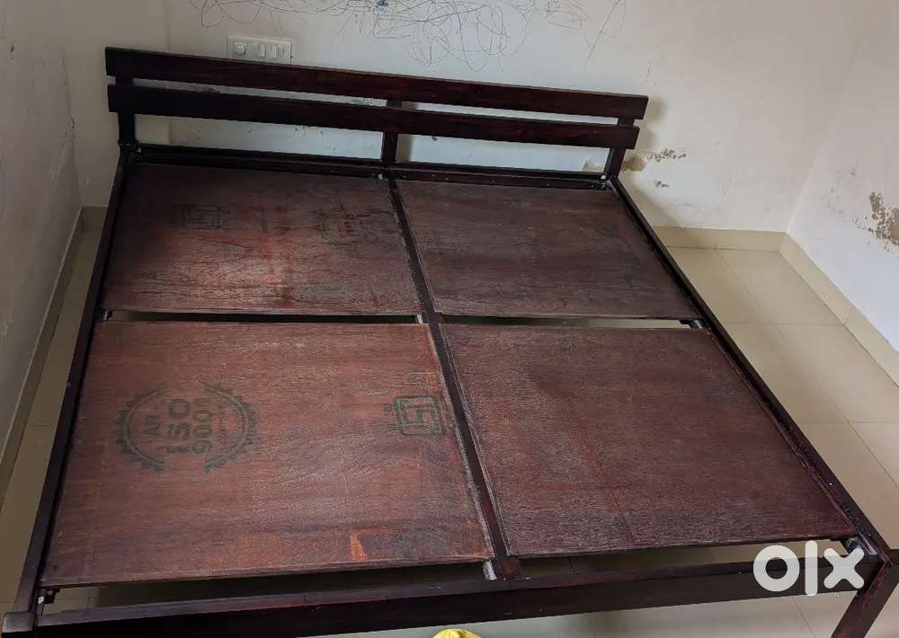 Urban ladder Baltmore king size bed for sale