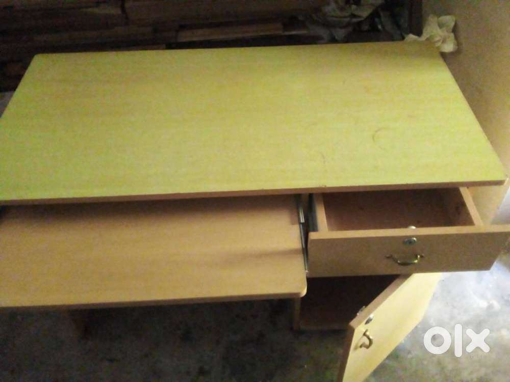 Computer cum Writing Table good condition for sale