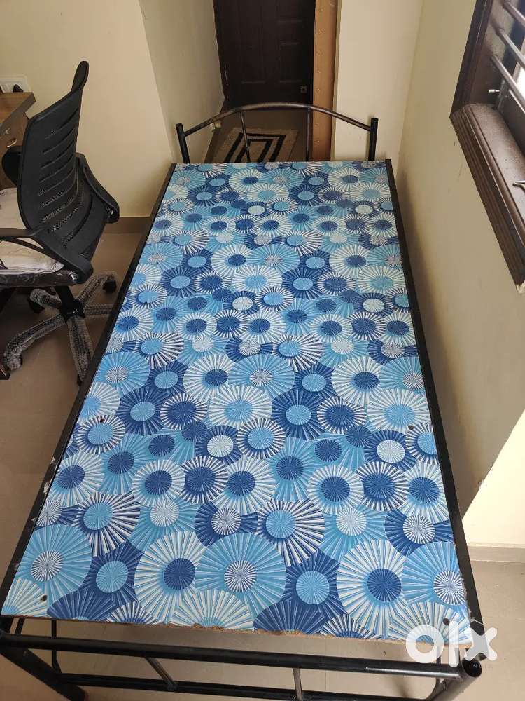 Single Iron Bed with Comfortable Board – Excellent Condition