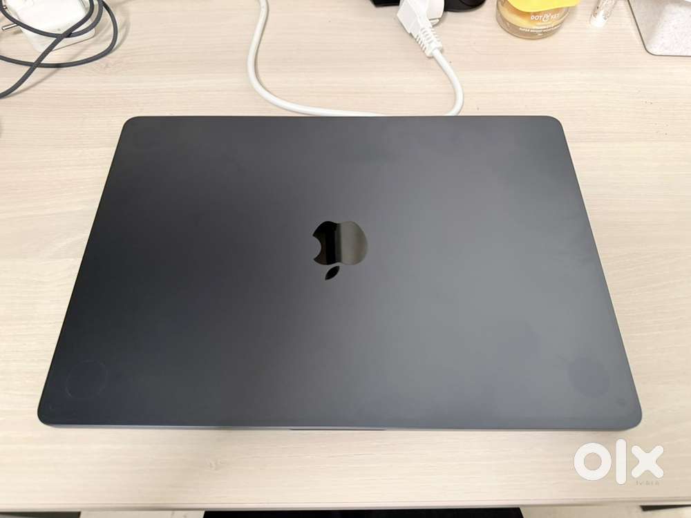 Apple MacBook Air 15” M4 (512GB, 2025) – Like New & Box