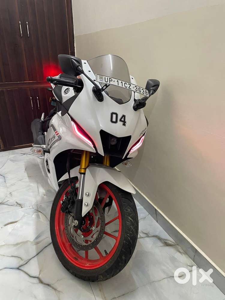 Yamaha R15v4 white edition