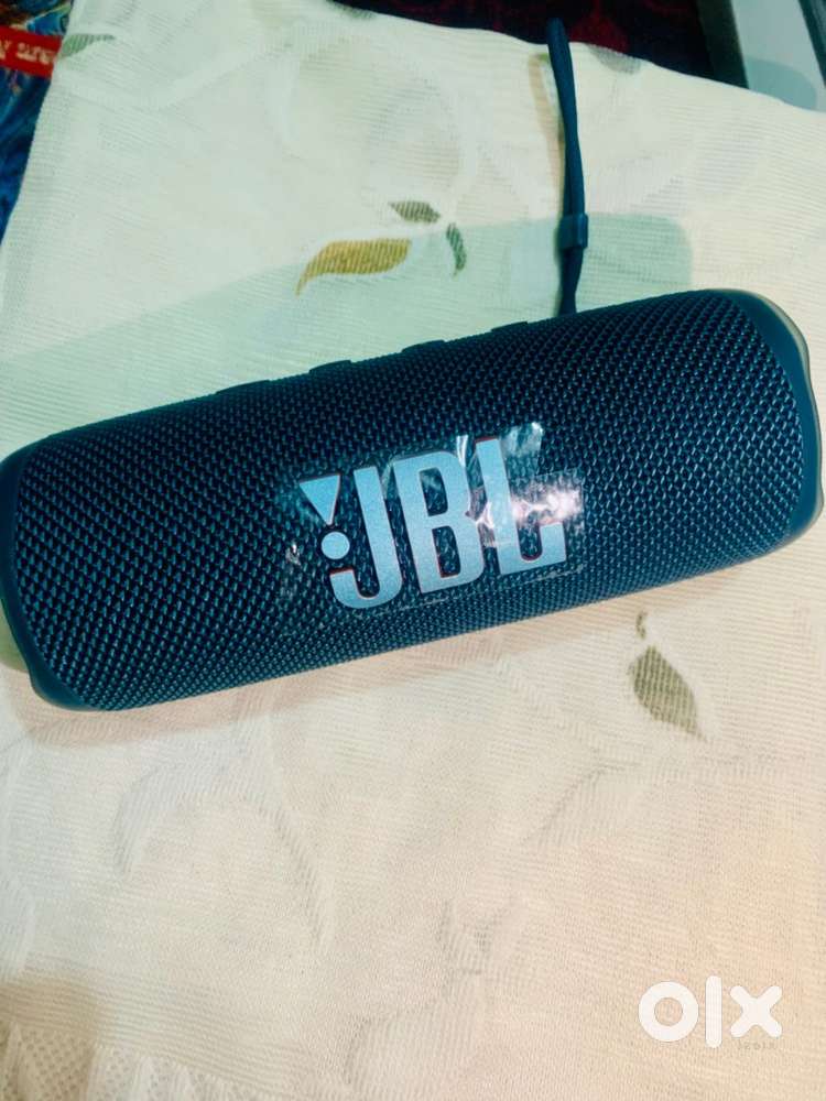 JBL FLIP 6  portable Bluetooth speaker under warranty
