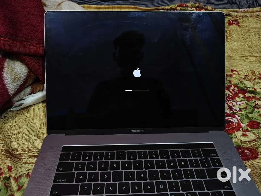 MacBook pro touch baar 16/512 exchange bhi iphone mobile
