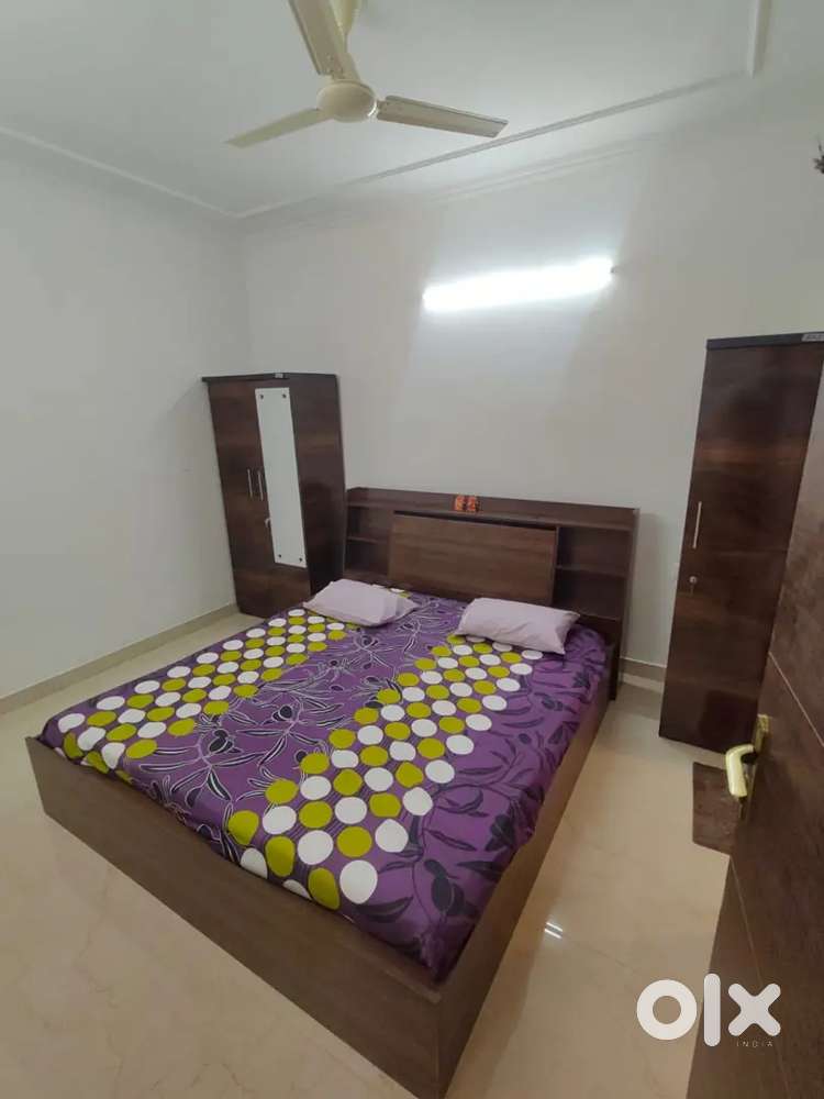 NEAR 7 NO. STAND, FURNISHED STUDIO FLAT FOR BACHLERS AND FAMLIES.