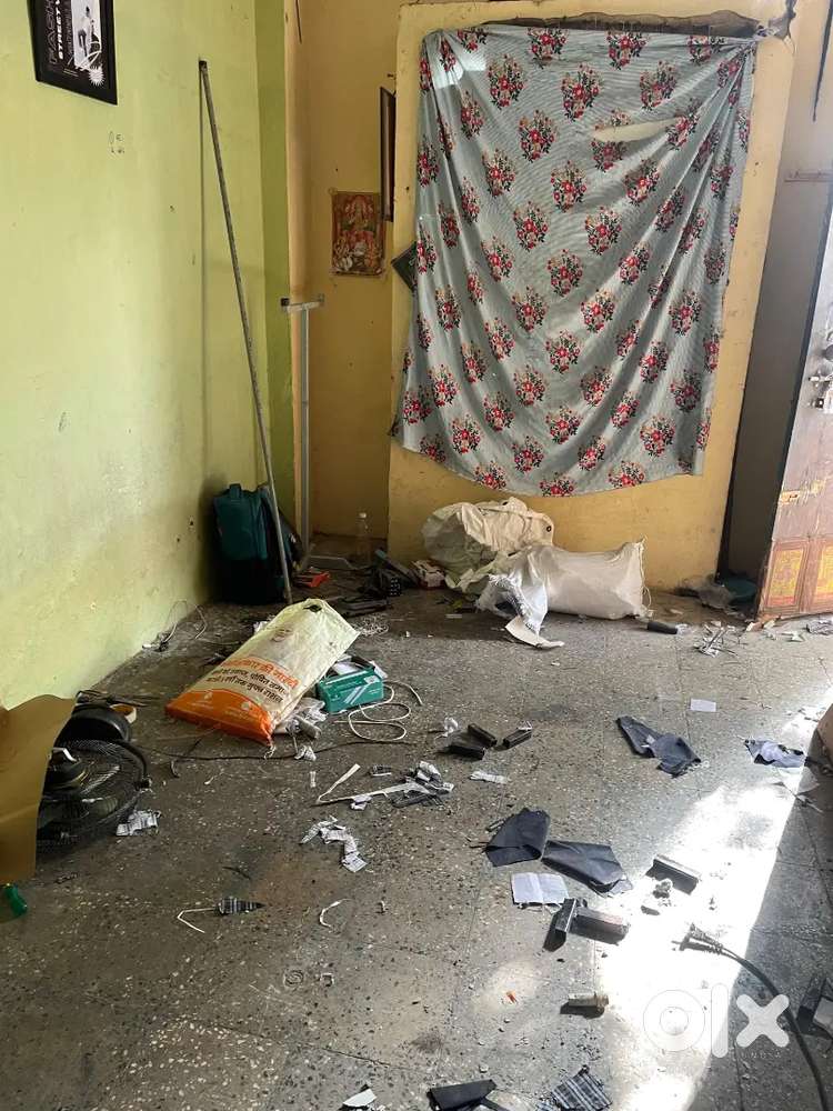 1 room late bath near 140 IDA