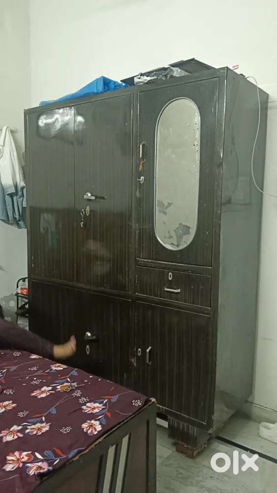 Steel almirah in GD condition
