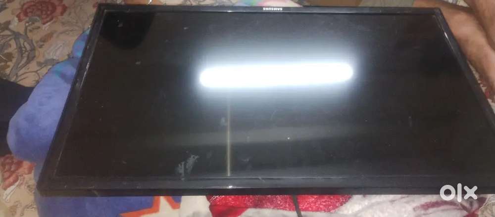 Samsung LED Tv (70 cm) in black colour