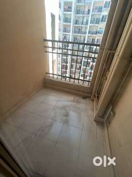 2 bhk raw flat available for rent