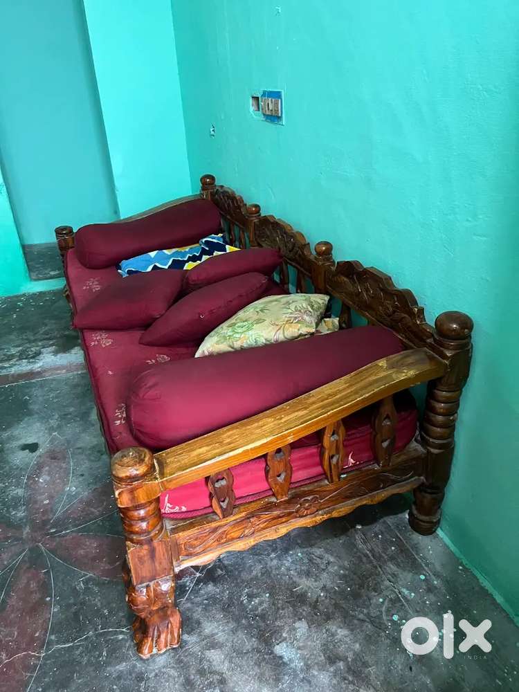 Wooden Diwan cart with bed and pillows