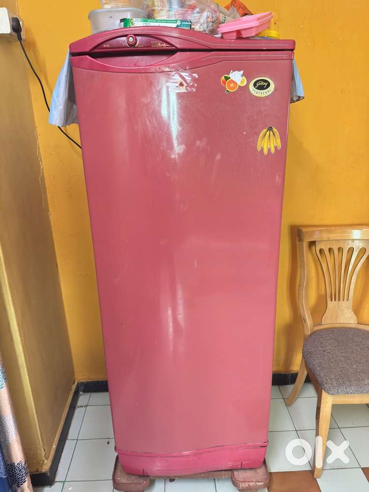 Fridge - 7 Years old - 4000Rs