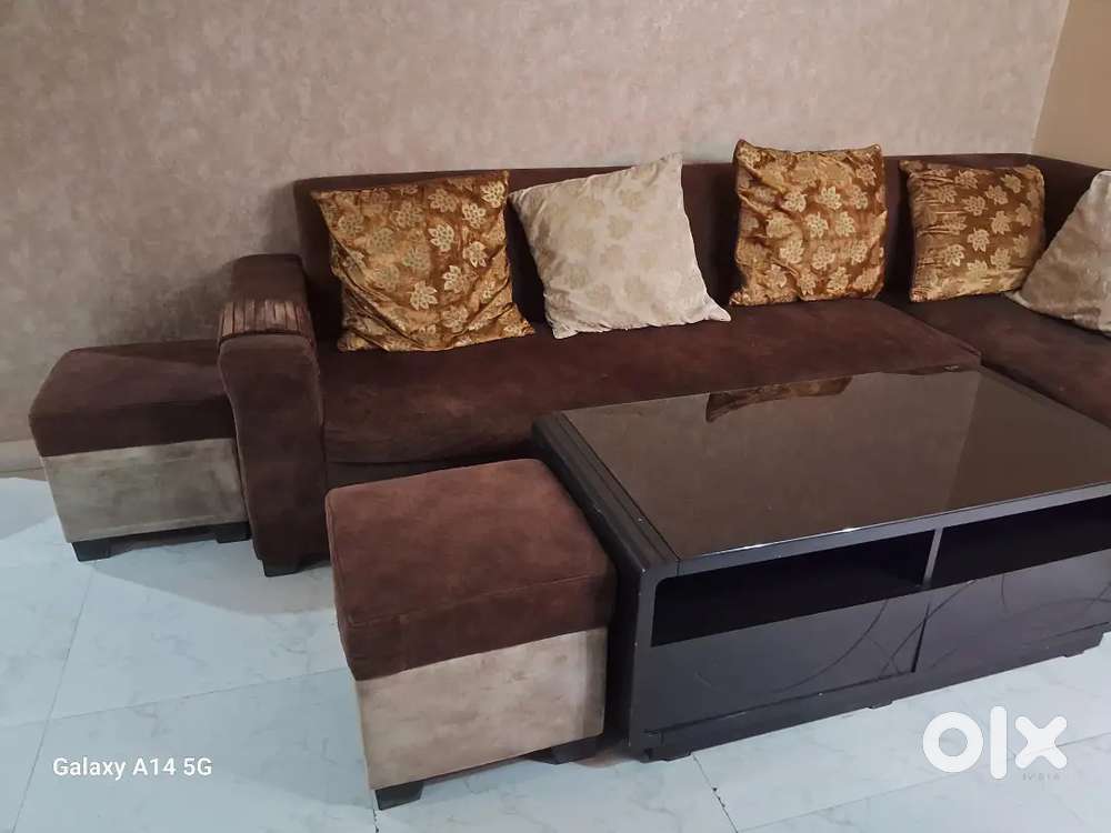 Corner sofa with  2mudha with awesome Price hurryupb