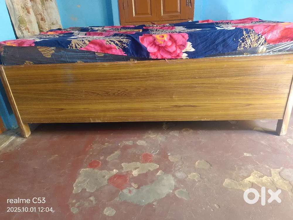 Urgent sell Diwan bed