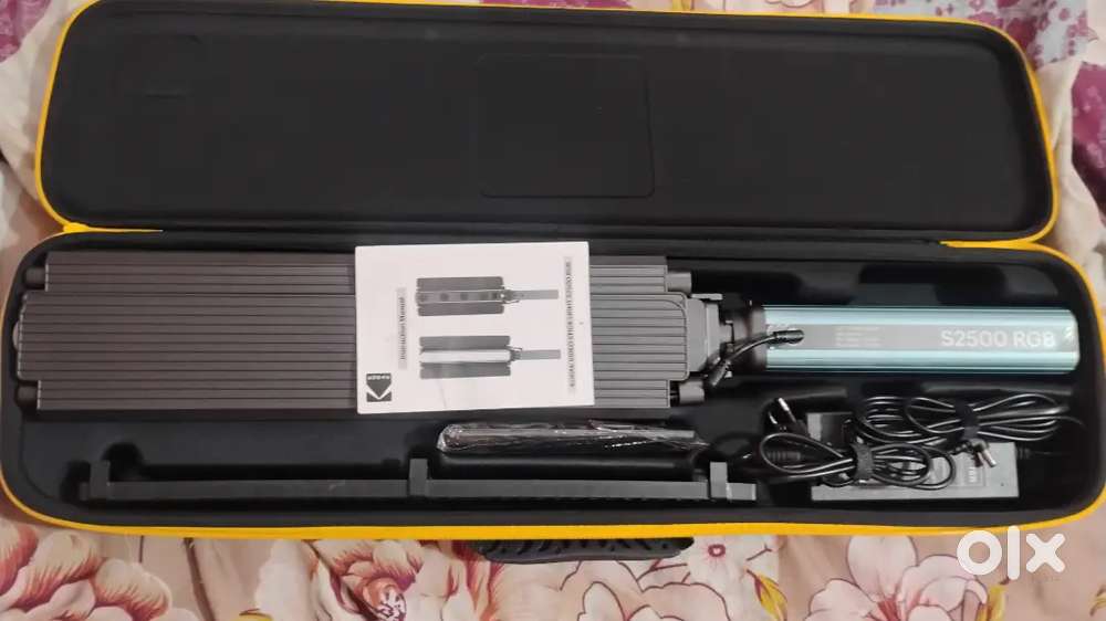 KODAK S2500 RGB Video Stick Light with Barn Door