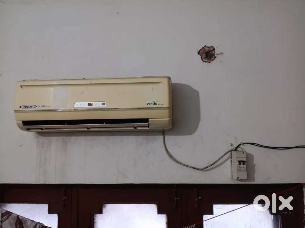 CHEAP RATE AC, WITH REMOTE , VERY EXECELLENT CONDITION