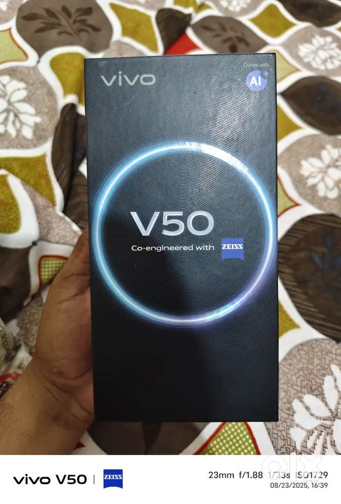 Vivo V50 8/256gb Rose Gold Colour Brand New Condition Mobile