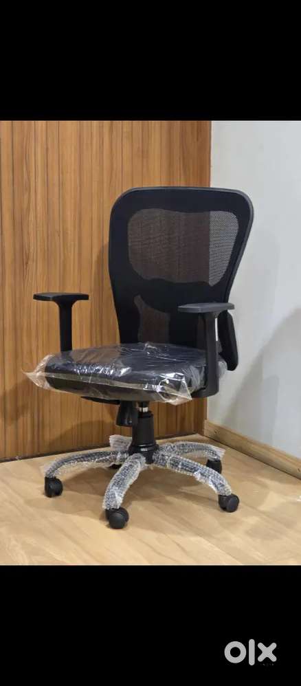 Black mesh office Revlving chair