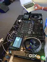 Pioneer CDJ2000NXS2 with DJM900NXS2