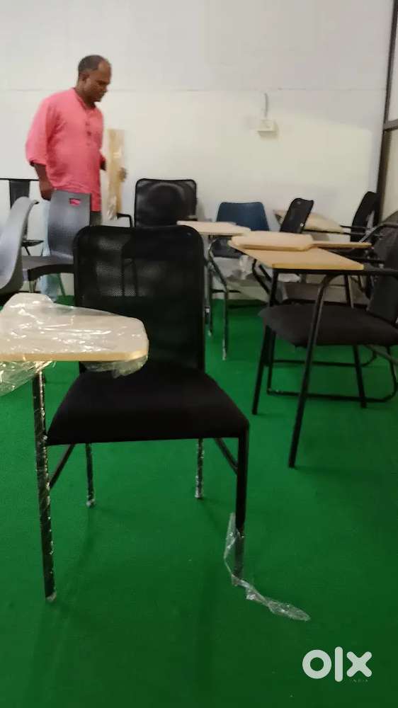 CLEVERS OFFICE CHAIR