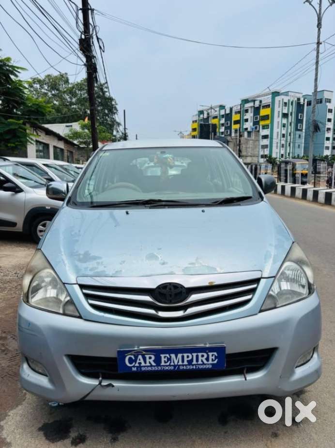 Toyota Innova 2009-2011 2.5 E 7 STR, 2010, Diesel