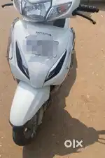 Urgent sale Honda Activa 6g white colour in showroom condition