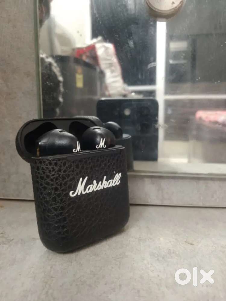 Marshall minor 3 wireless charger earbuds mint condition
