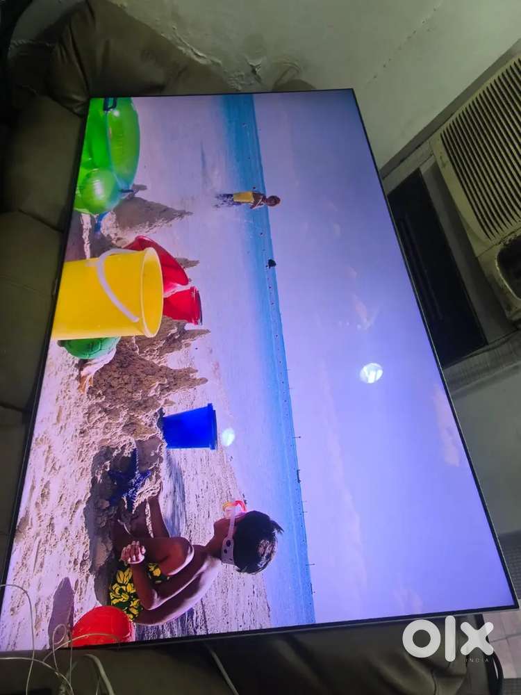 QLED TV 3 YEAR OLD 65 inches