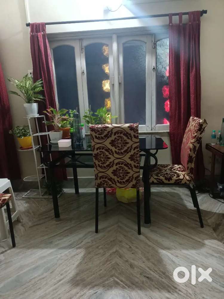 Dining table 4 seater