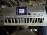 A 4-5 year old Yamaha arranger workstation s710 keyboard for sale