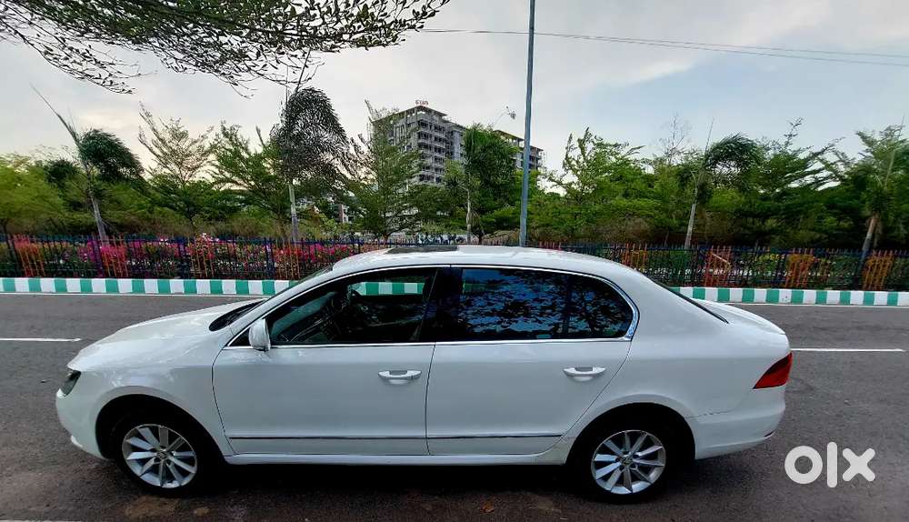 Skoda Superb 2015 Petrol 108000 Km Driven