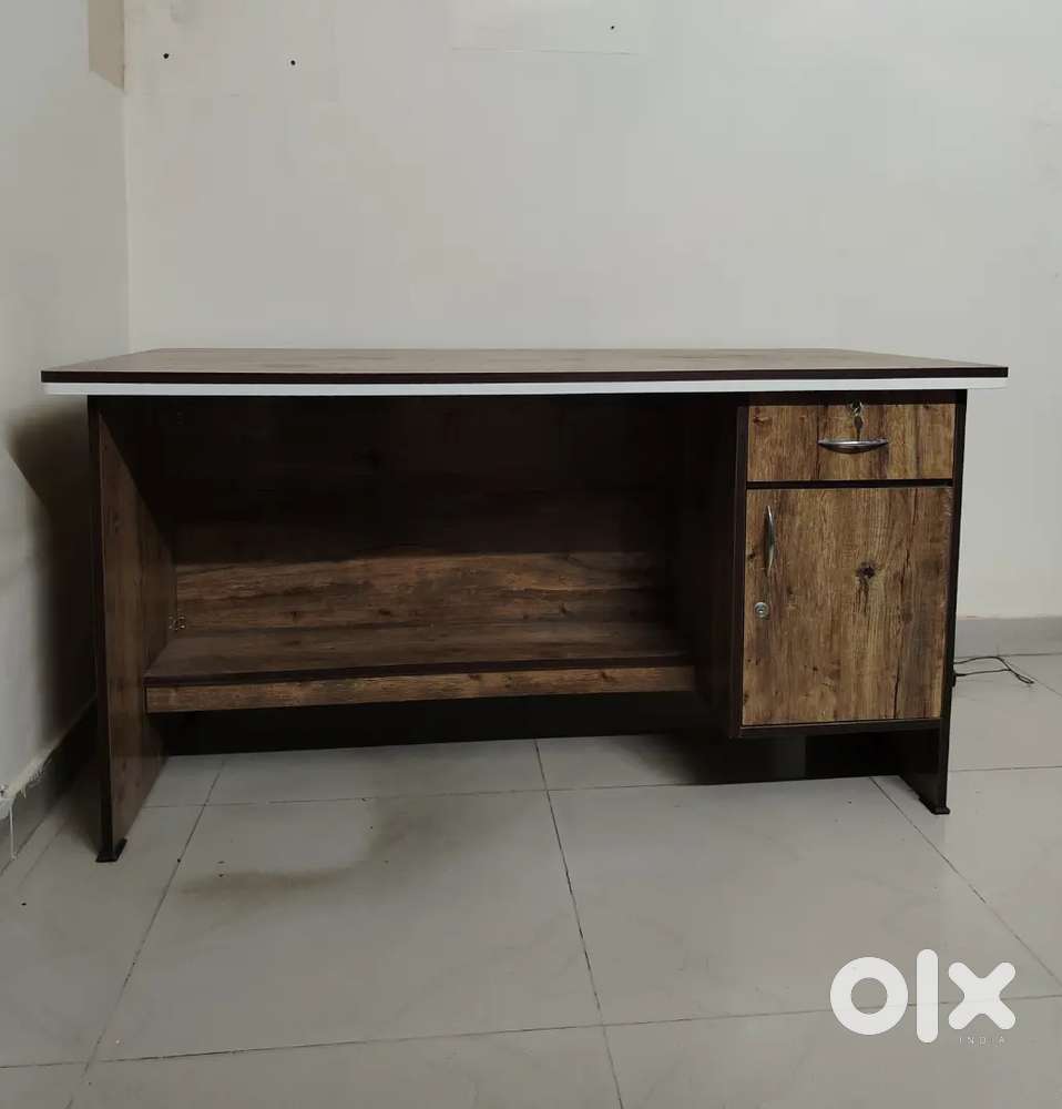Premium Wooden Study / Computer Table – 5 Months Old – Like New