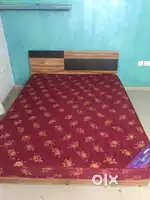 Queen size bed with matress